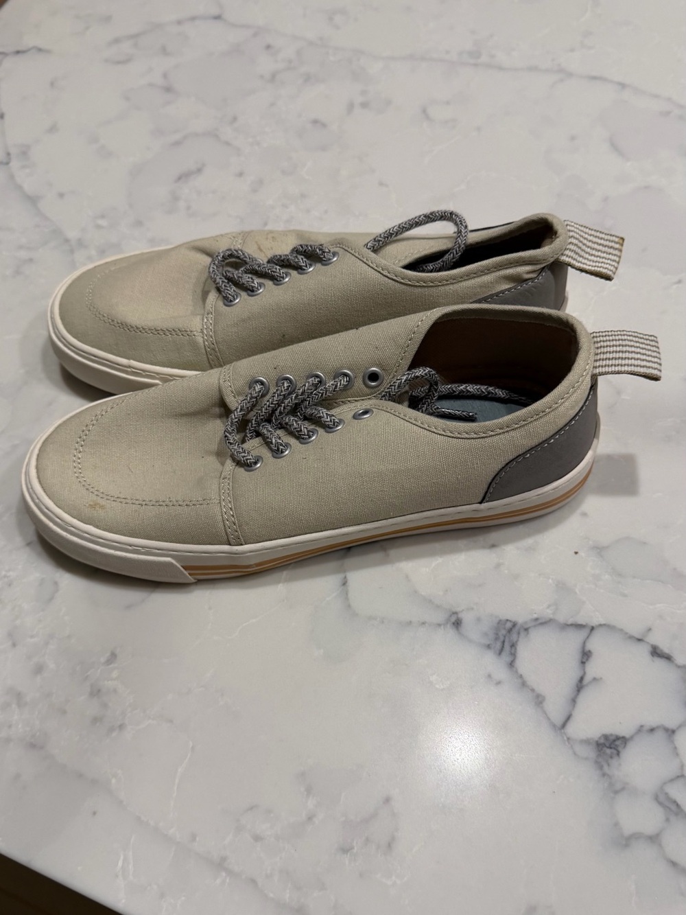 Zara Kids Low-Top Sneakers in Light Beige and Gray